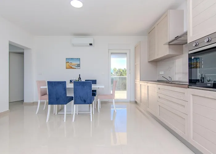 Appartamento With Parking Space - 24307
